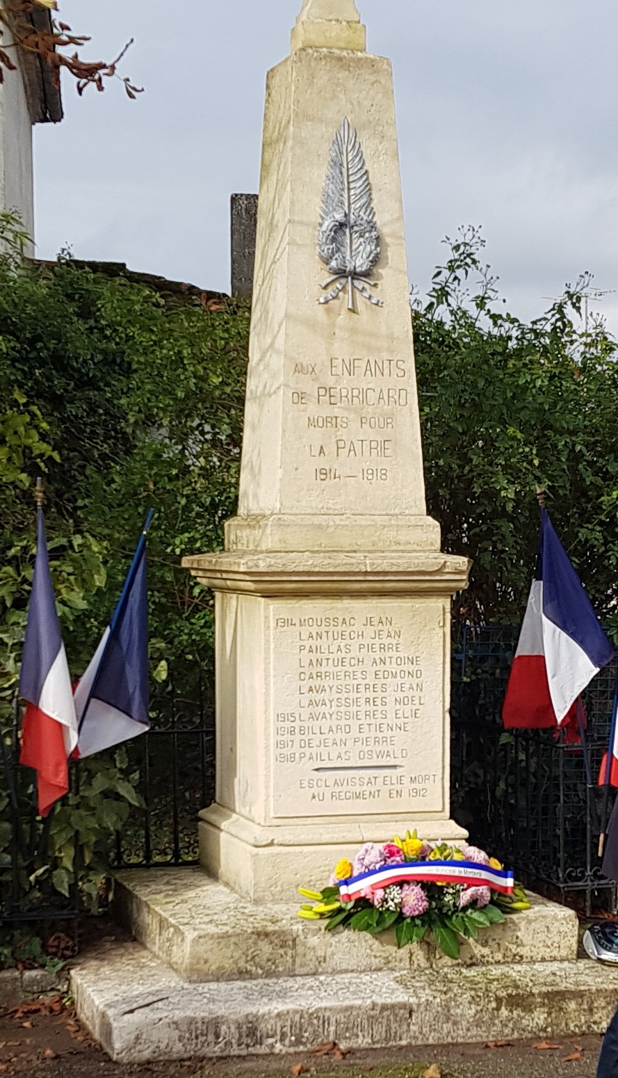 Photographie du monument aux morts de Perricard